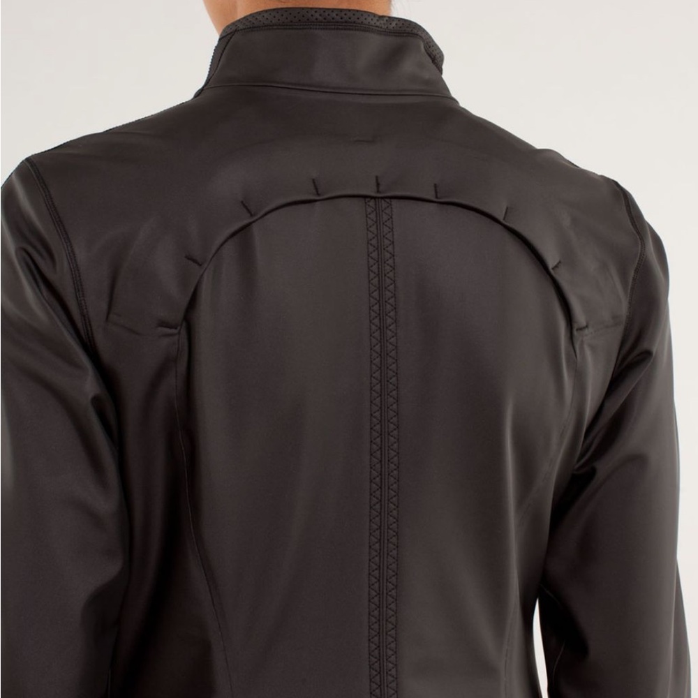Lululemon Black Jacket with Geometric Sleeve Design Size 6/8 runs a bit big